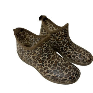 Henry Ferrera cheetah print booties in good conditions